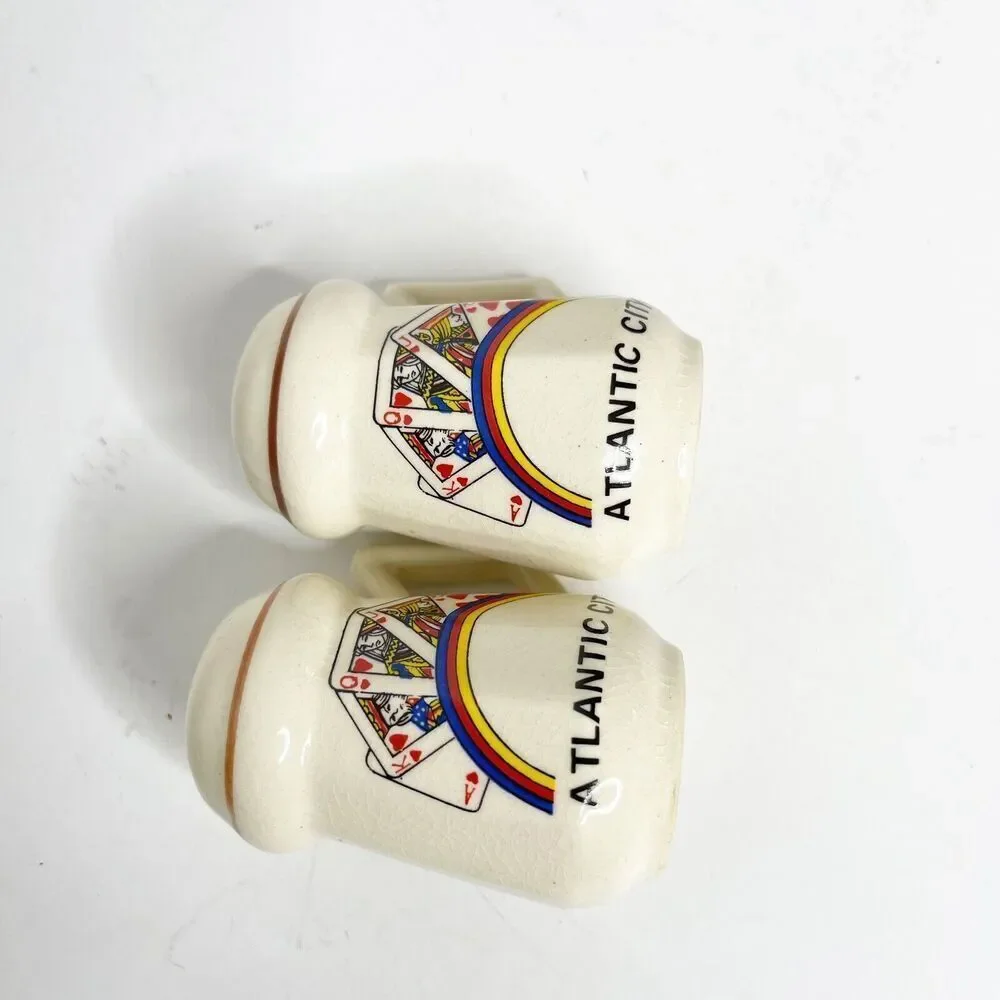 Vintage‎ Atlantic City Salt & Pepper Shakers Poker Cards Casino Kitschy Tourist